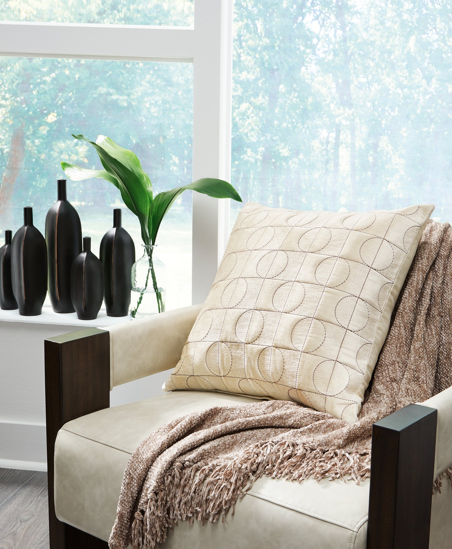 Bradenton Furniture Outlet - Ashley Furniture - Kydner Pillows - Pillow (4/CS) / Black/Silver - A1001108