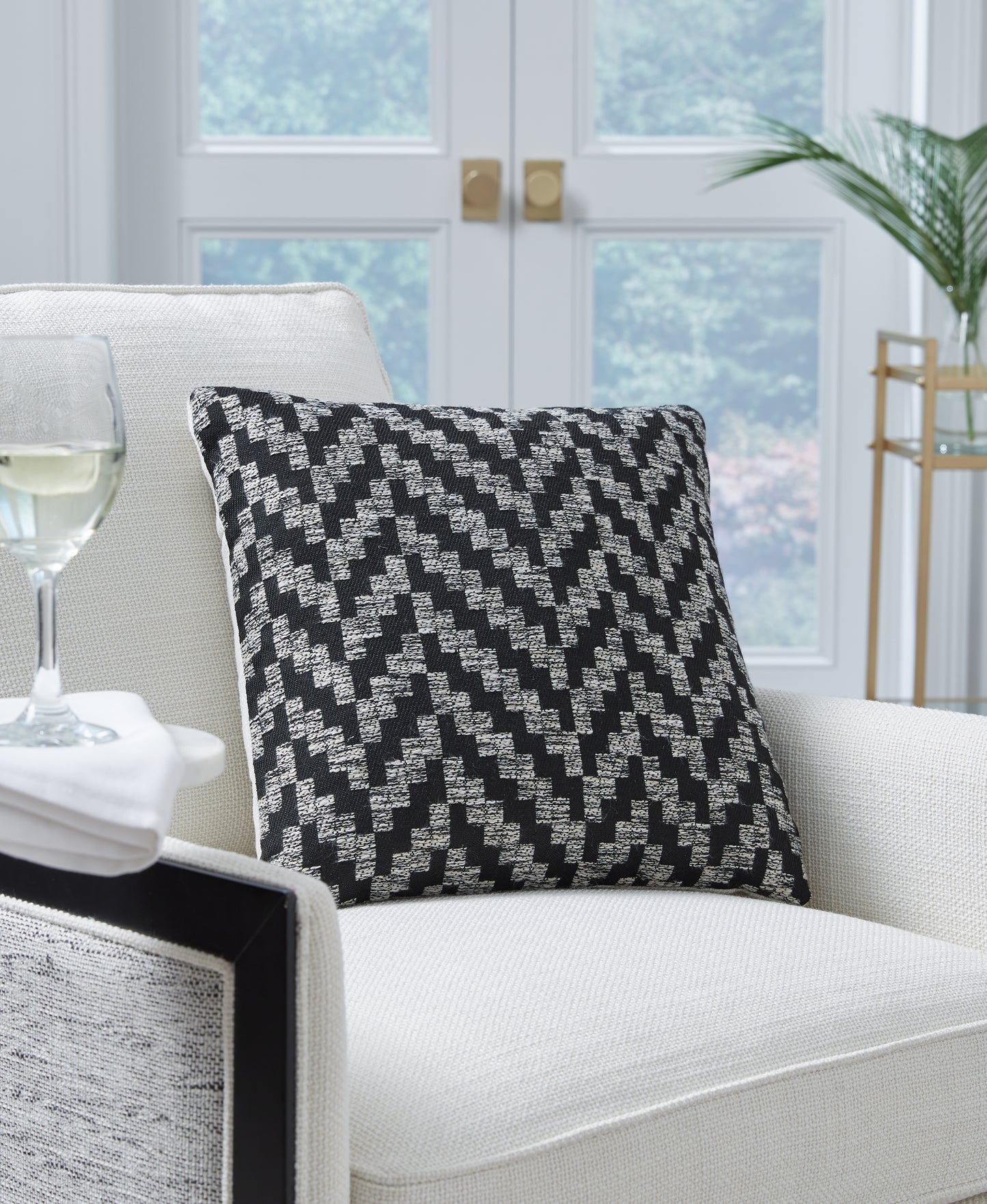 Bradenton Furniture Outlet - Ashley Furniture - Tenslock Next-Gen Nuvella Pillows - Pillow (4/CS) / Black/White - A1900011