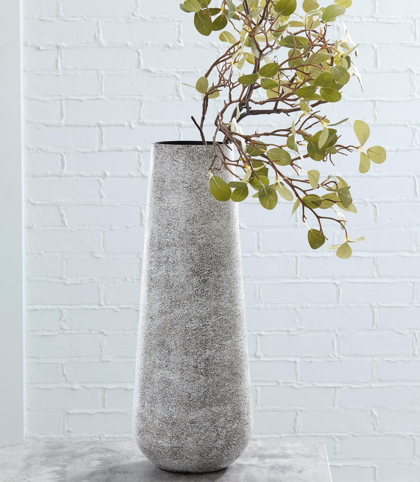 Bradenton Furniture Outlet - Ashley Furniture - Fynn Vase - Vase / Antique White - A2000517