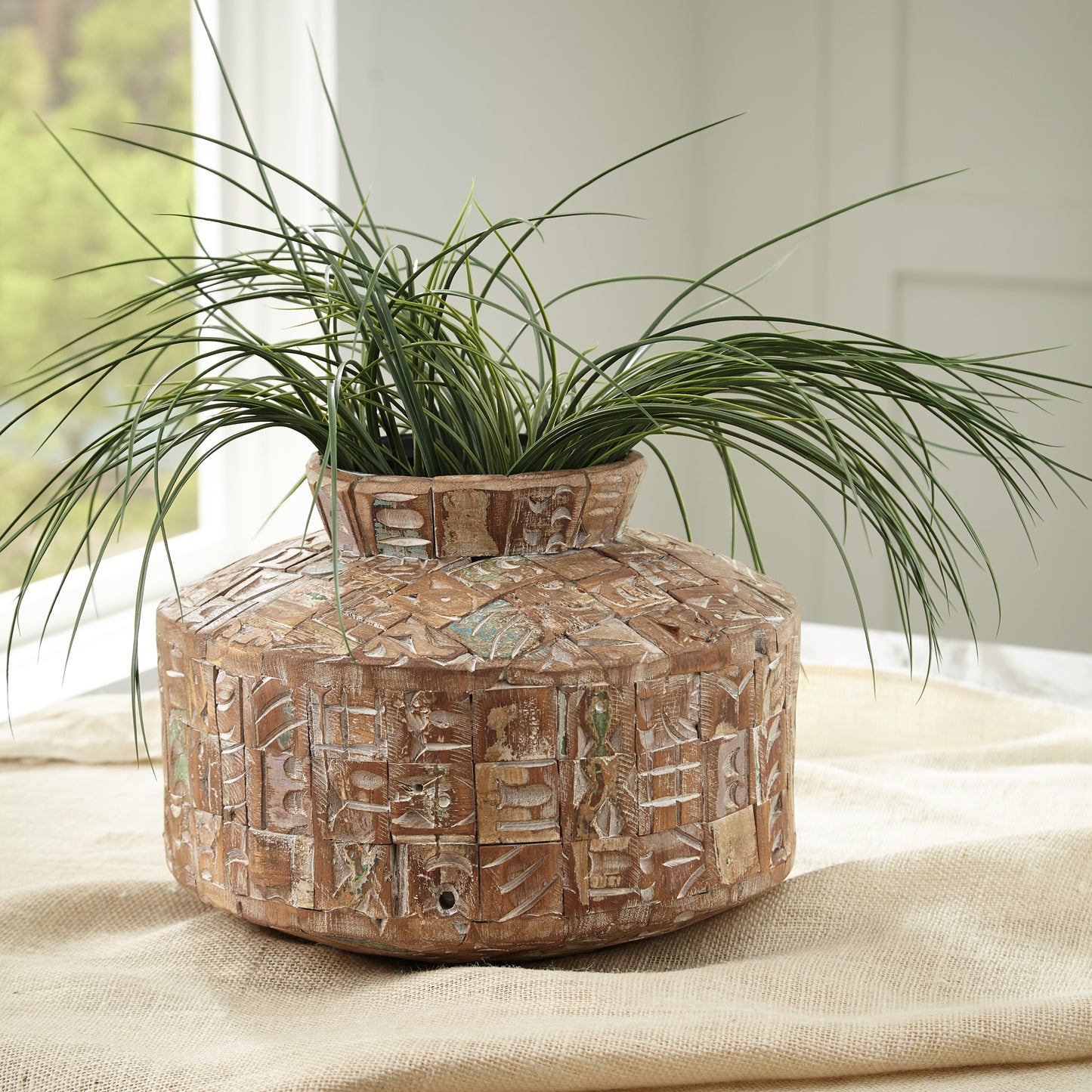 Bradenton Furniture Outlet - Ashley Furniture - Meltland Vase - Vase / Natural/Black - A2000557