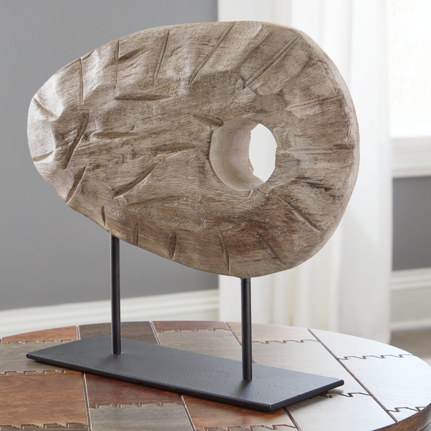 Bradenton Furniture Outlet - Ashley Furniture - Dashburn Sculpture - Sculpture / Antique White/Black - A2000561
