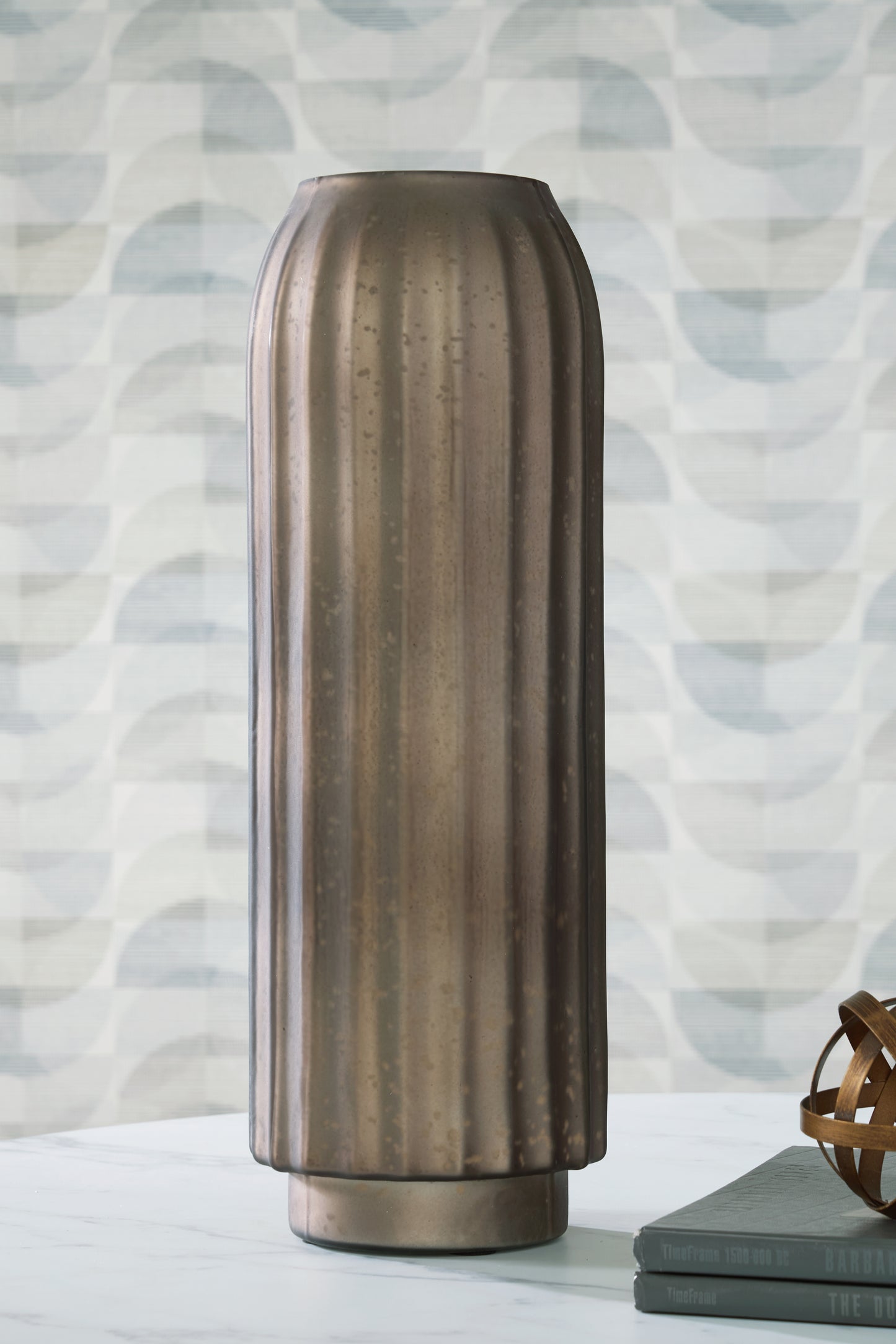 Bradenton Furniture Outlet - Ashley Furniture - Briarcott Vase - Vase / Brown - A2000705