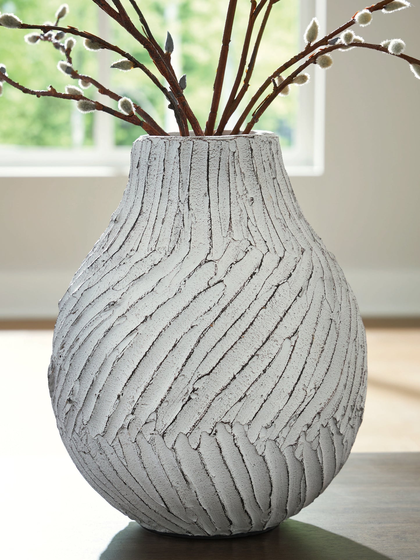 Bradenton Furniture Outlet - Ashley Furniture - Shelvie Vase - Vase / Distressed White - A2000849