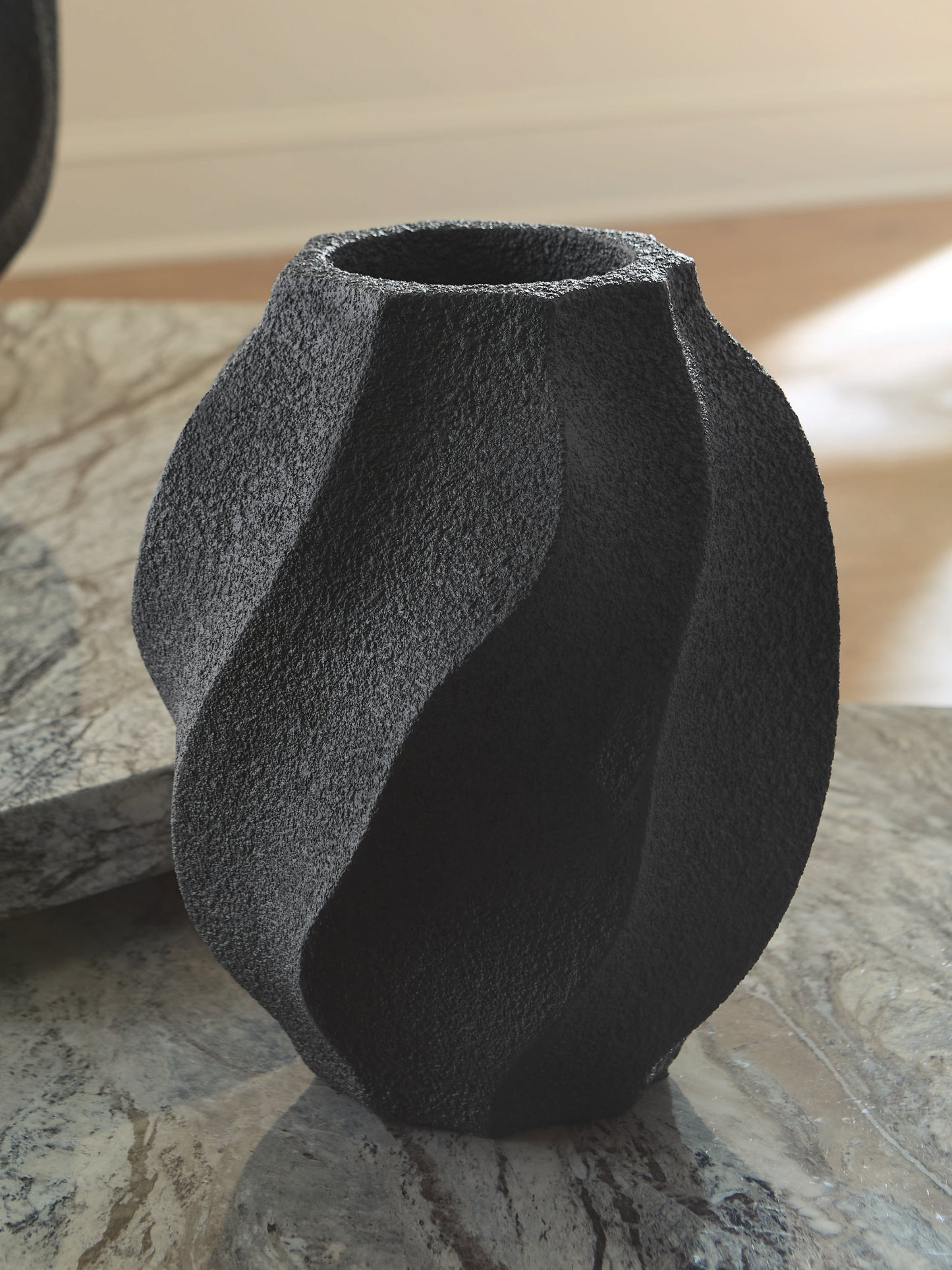 Bradenton Furniture Outlet - Ashley Furniture - Judworth Vase - Vase / Black - A2000875