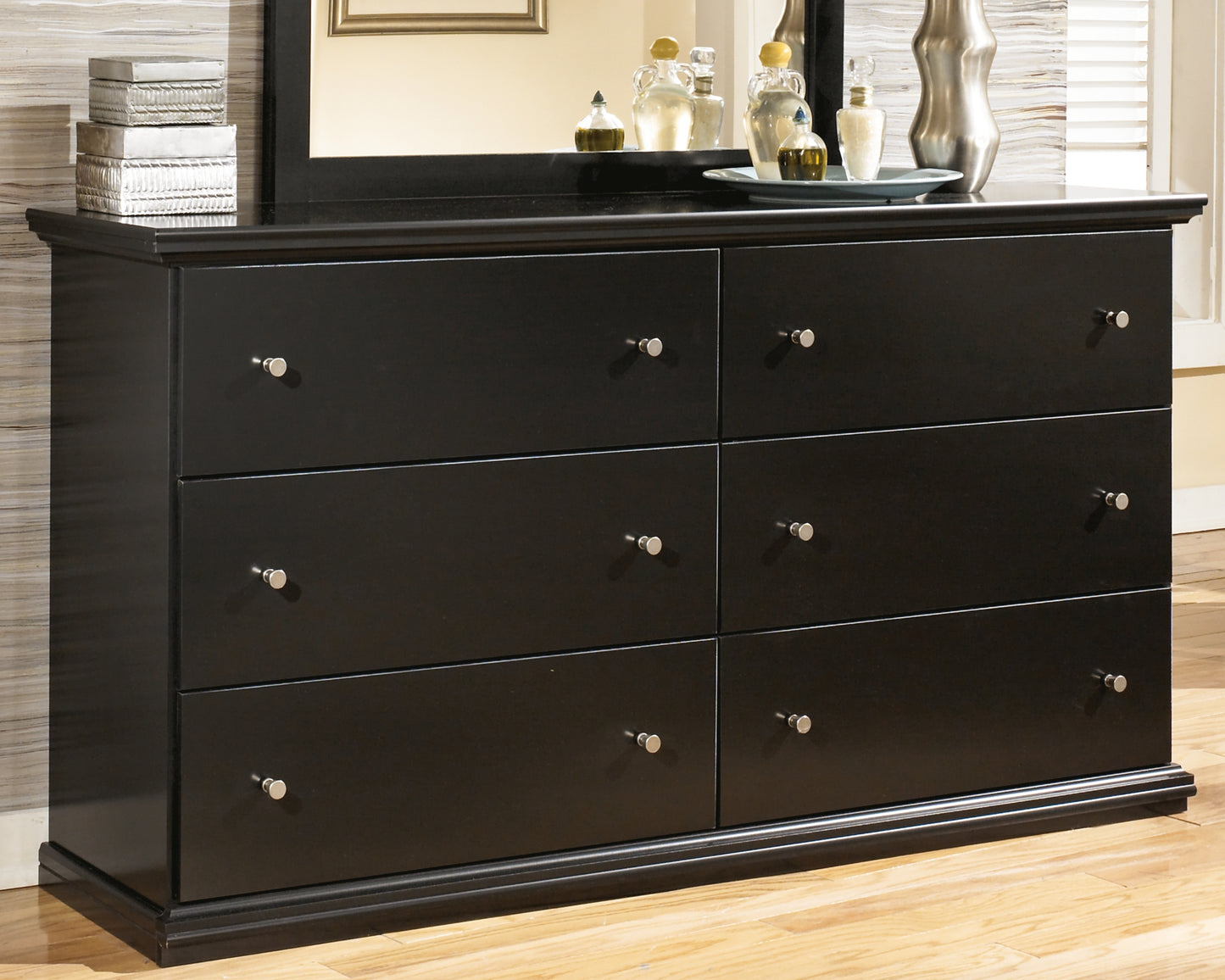 Bradenton Furniture Outlet - Ashley Furniture - Maribel Bedroom - Six Drawer Dresser / Black - B138-31