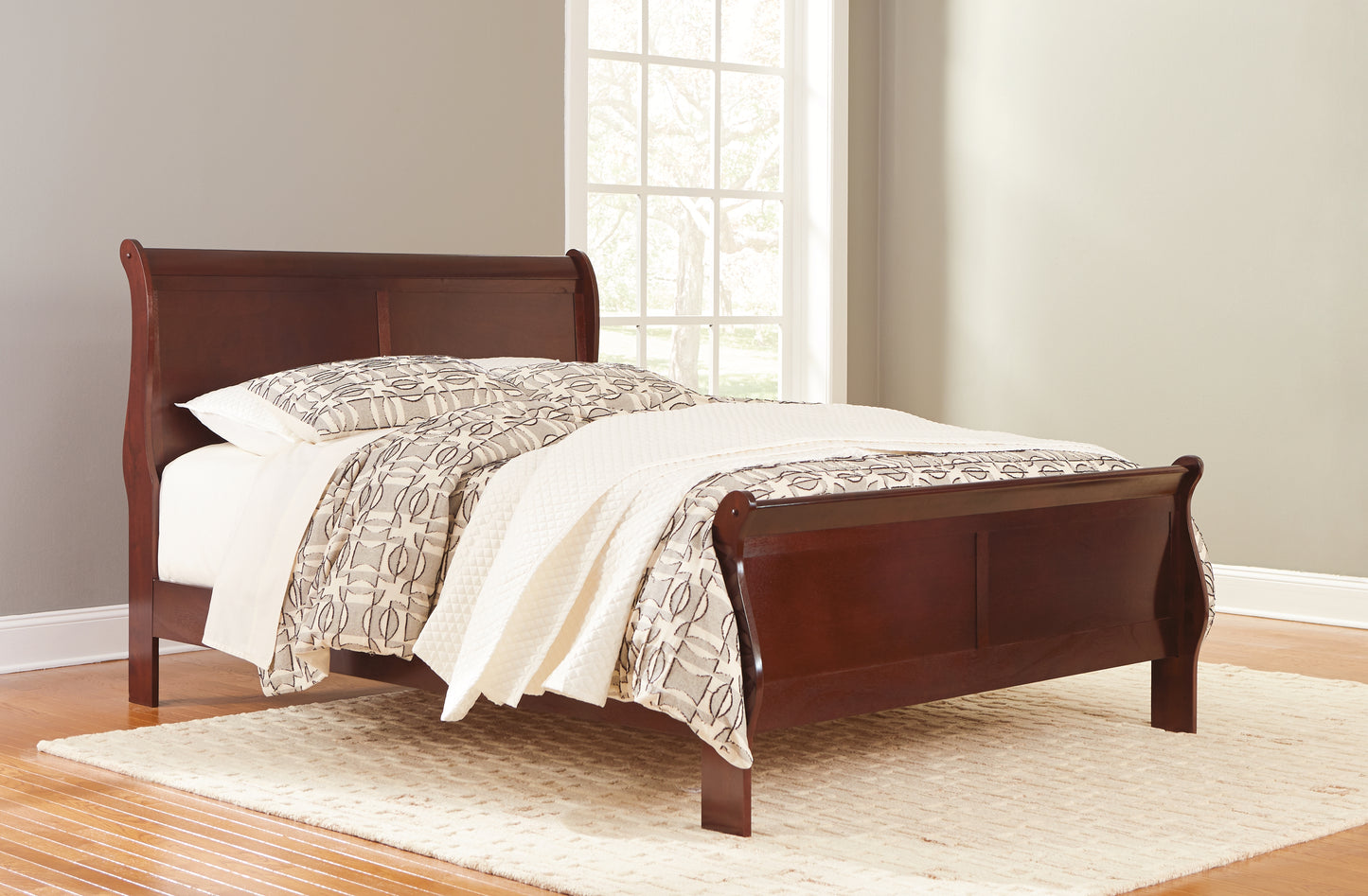 Bradenton Furniture Outlet - Ashley Furniture - Alisdair Bedroom - Queen Sleigh Bed / Reddish Brown - B376B2