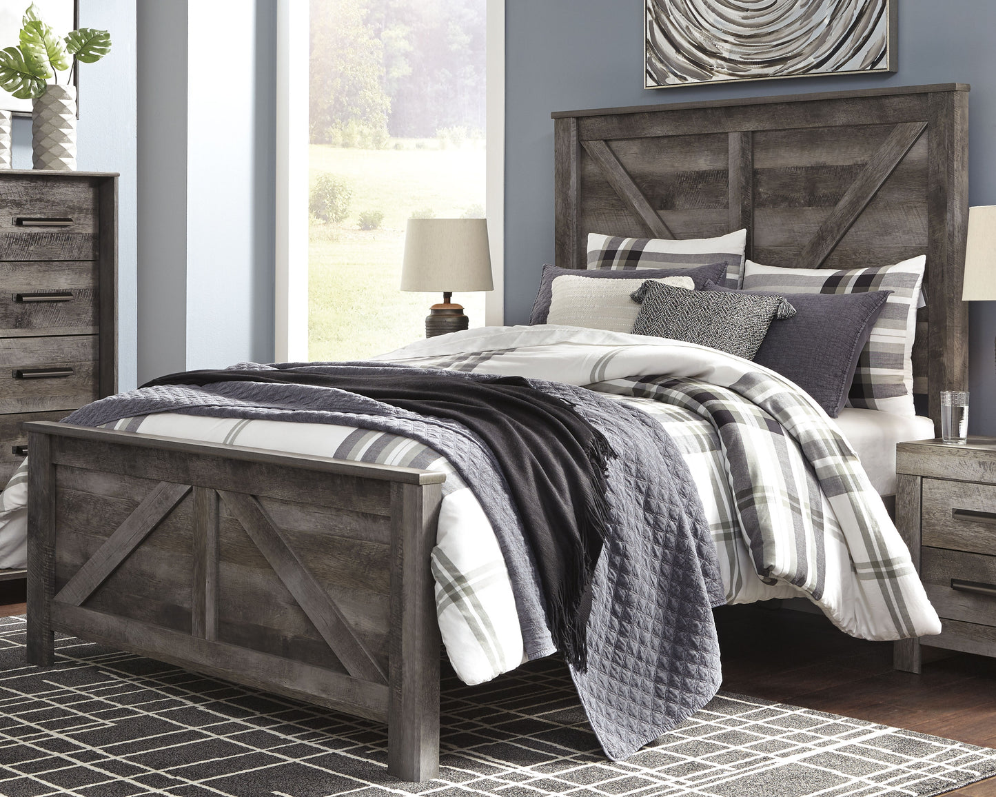 Bradenton Furniture Outlet - Ashley Furniture - Wynnlow Bedroom - Queen Crossbuck Panel Bed / Gray - B440B9
