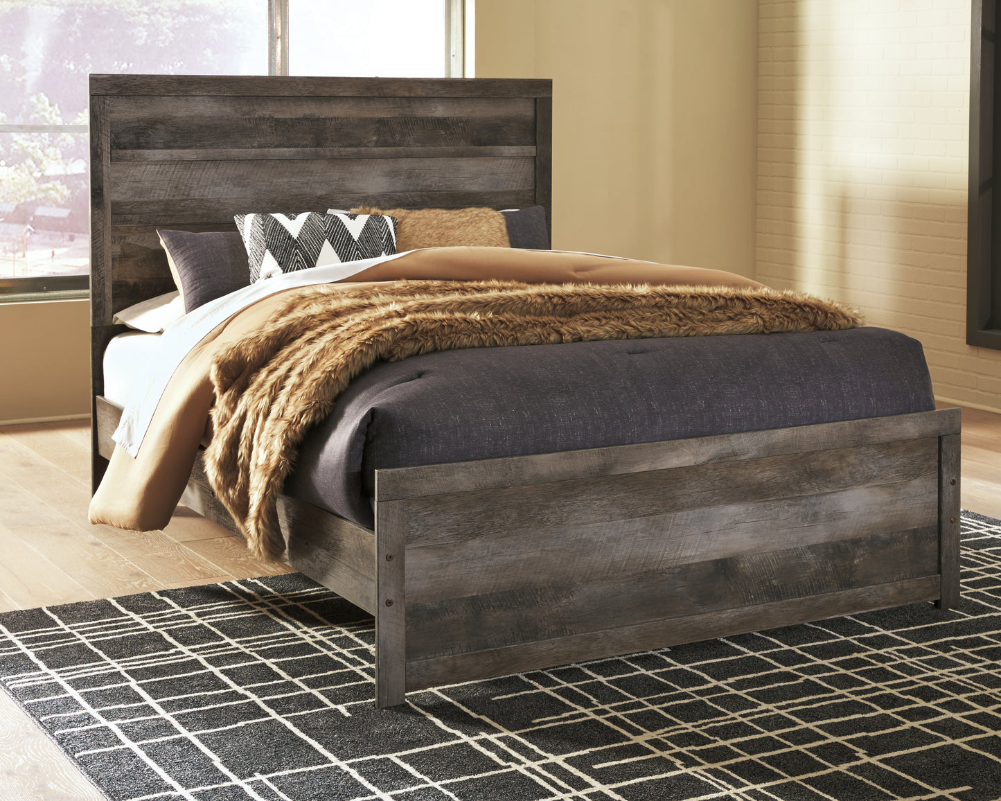 Bradenton Furniture Outlet - Ashley Furniture - Wynnlow Bedroom - Queen Panel Bed / Gray - B440B2