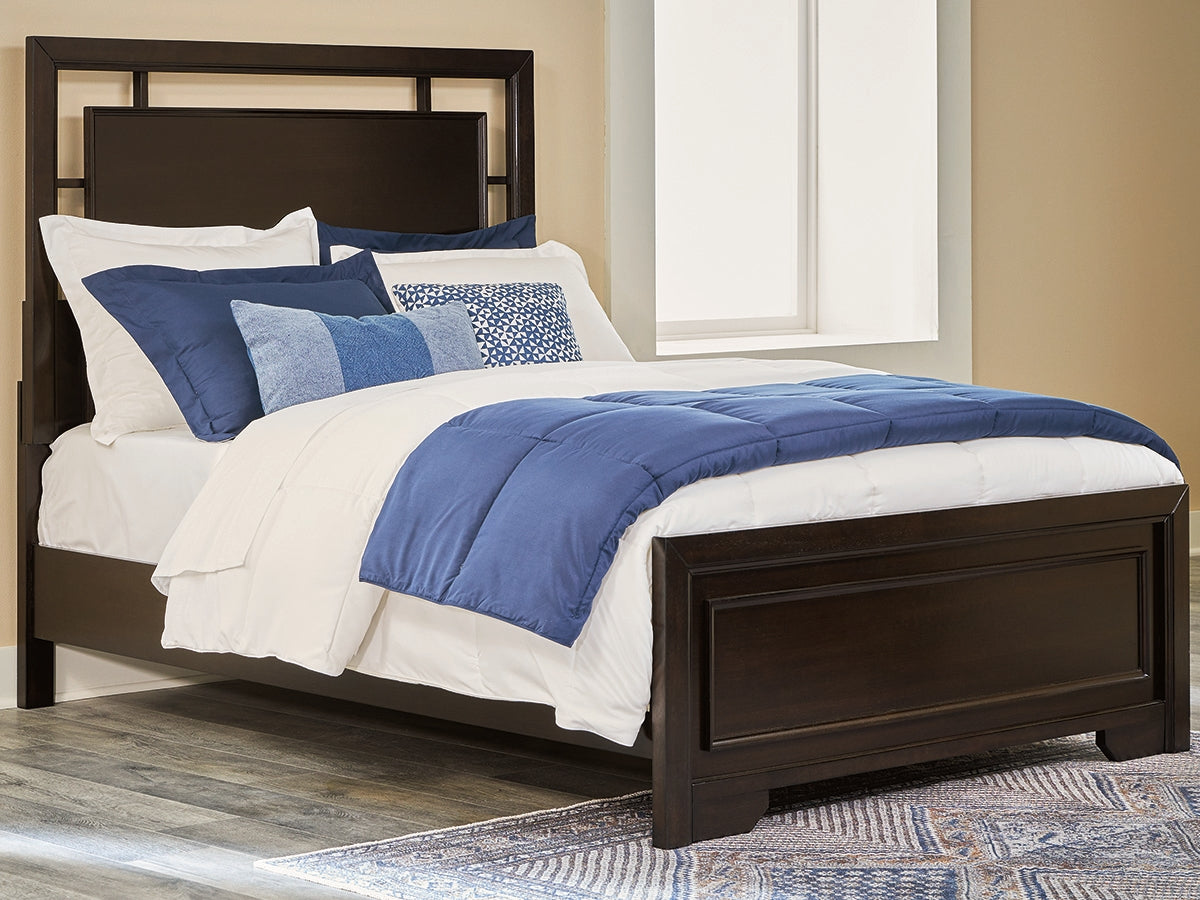 Bradenton Furniture Outlet - Ashley Furniture - Covetown Bedroom - Full Panel Bed / Dark Brown - B441B4