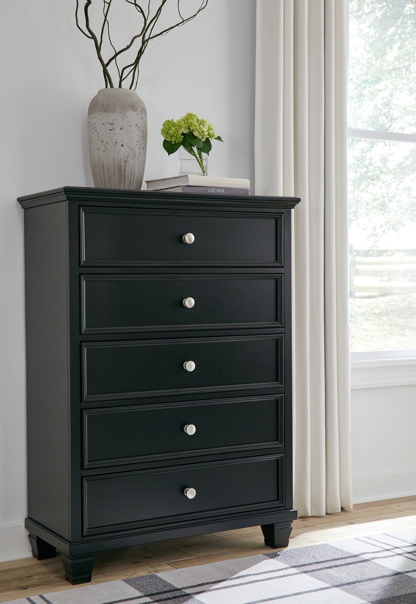 Bradenton Furniture Outlet - Ashley Furniture - Lanolee Bedroom - Five Drawer Chest / Black - B687-46
