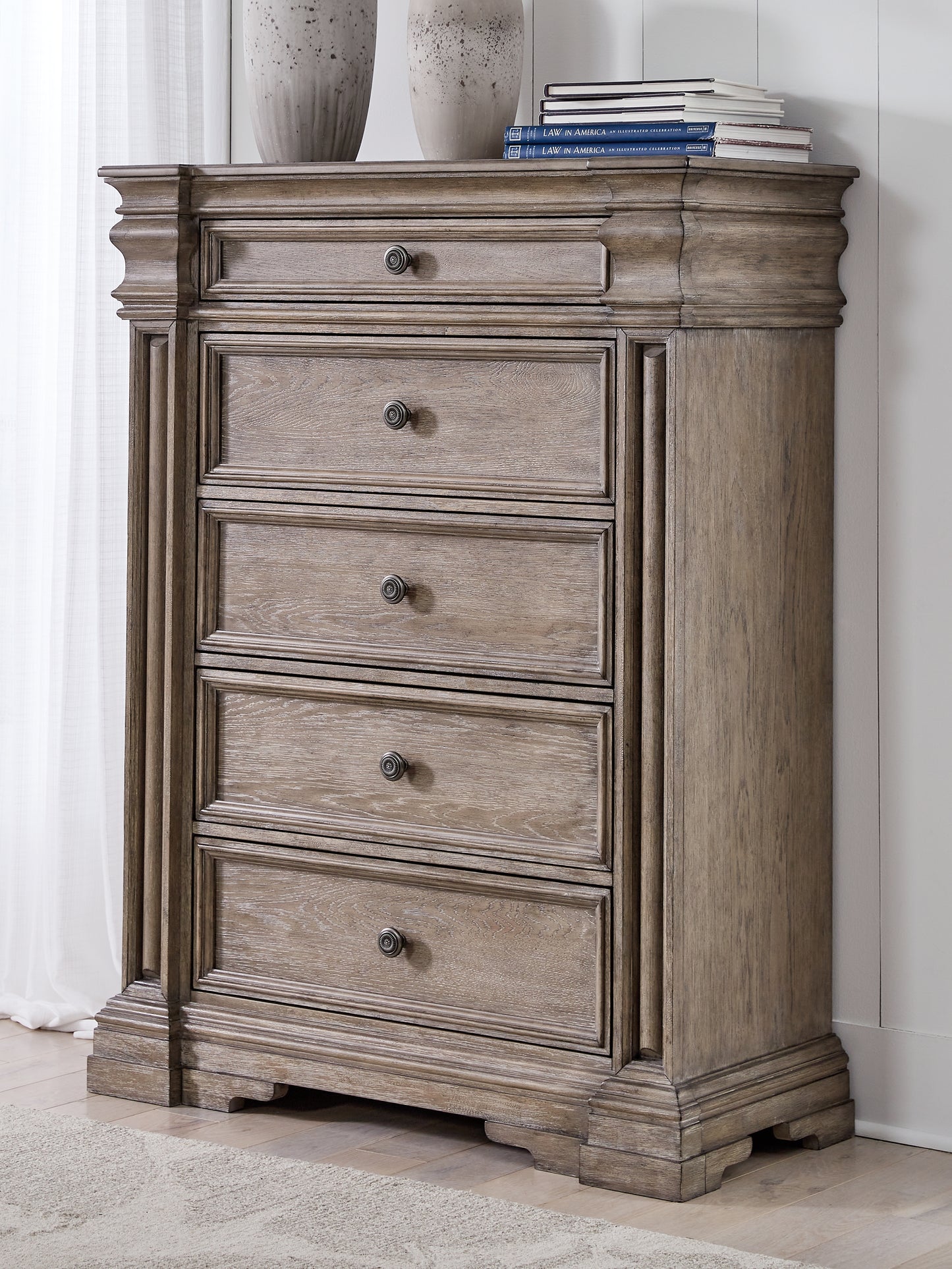 Bradenton Furniture Outlet - Ashley Furniture - Blairhurst Bedroom - Five Drawer Chest / Light Grayish Brown - B916-46