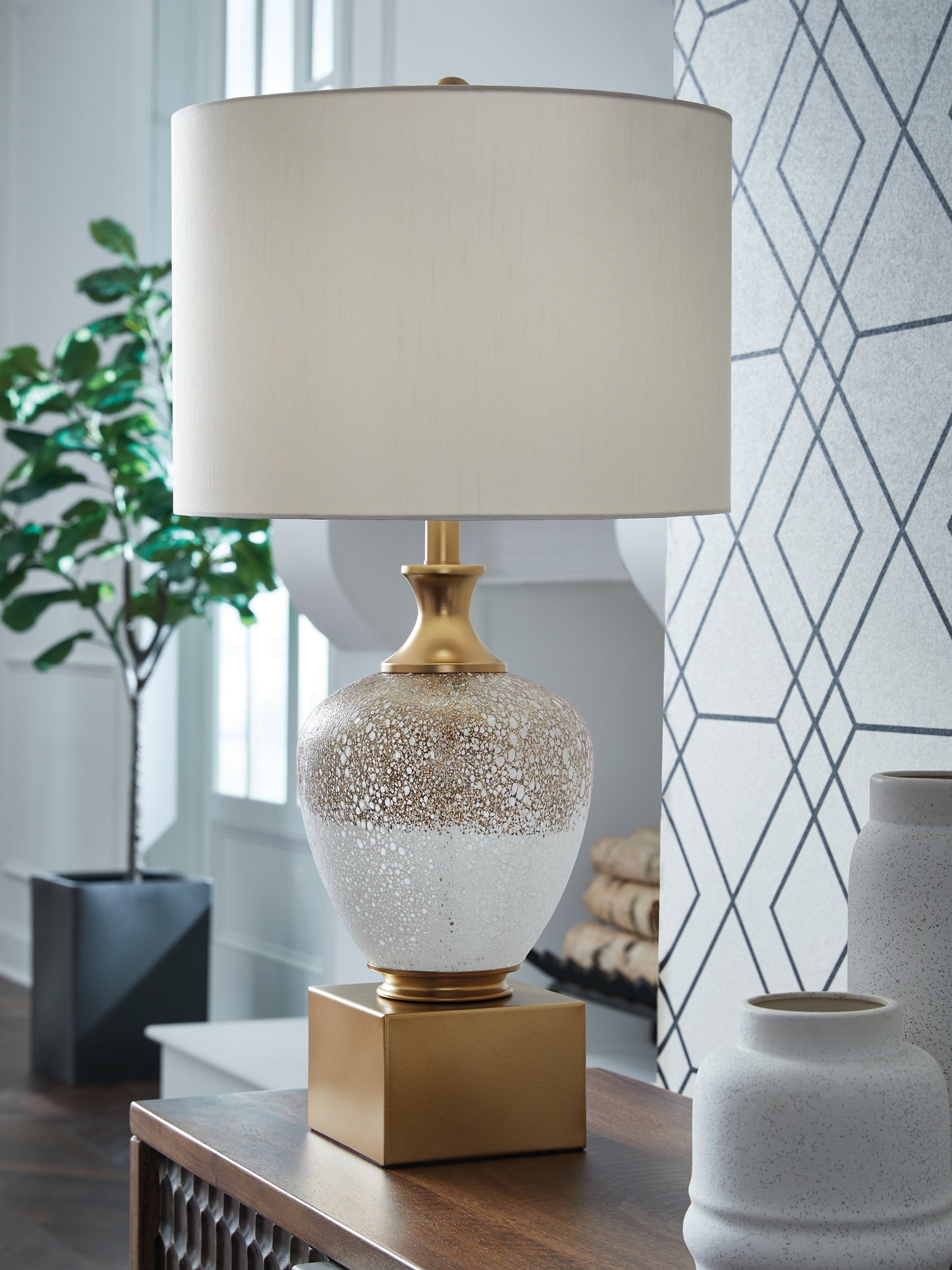 Bradenton Furniture Outlet - Ashley Furniture - Tavisburg Lighting - Glass Table Lamp (1/CN) / Brown/White/Gold - L430894