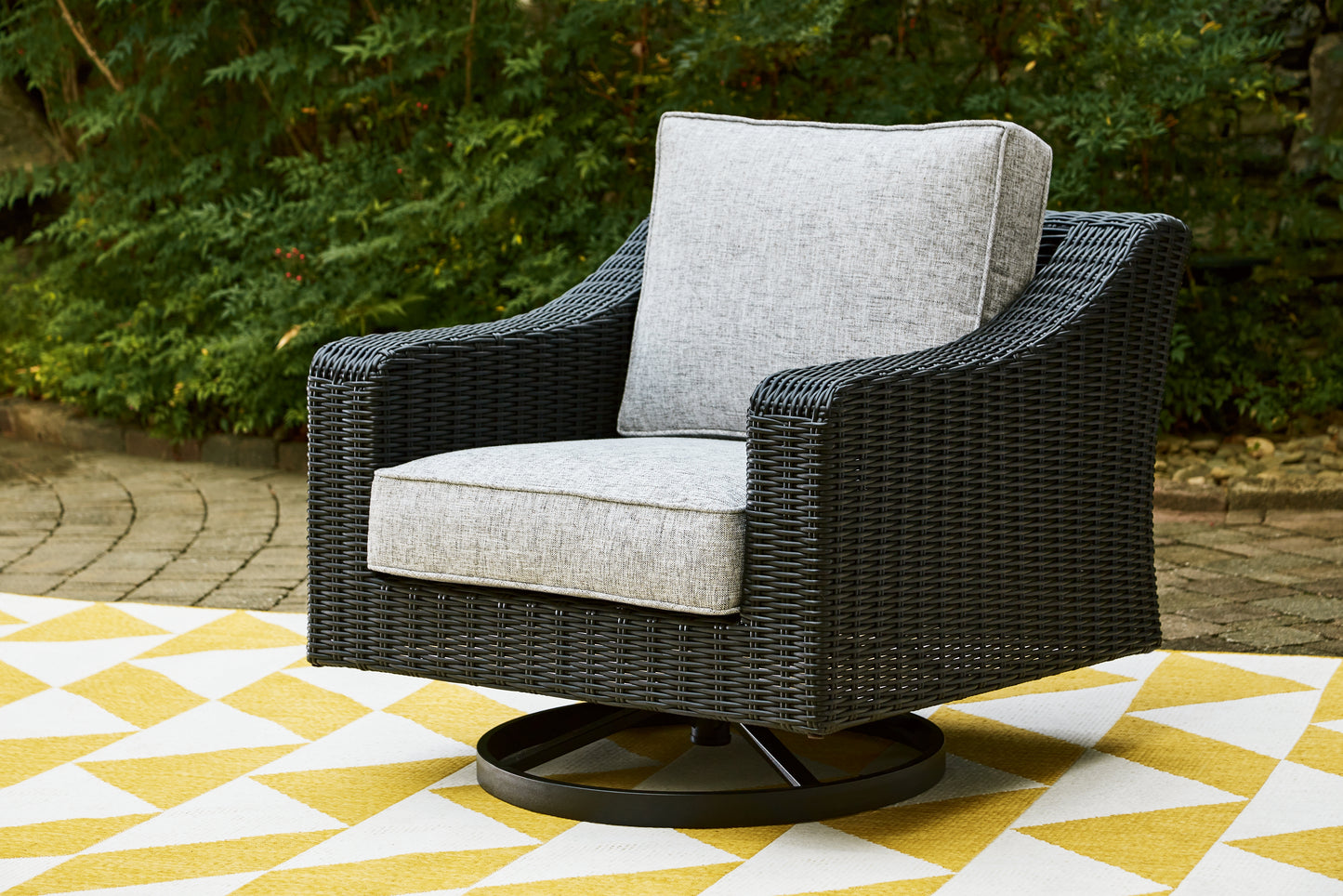 Bradenton Furniture Outlet - Ashley Furniture - Beachcroft Outdoor - Swivel Lounge Chair (1/CN) / Black/Light Gray - P792-821