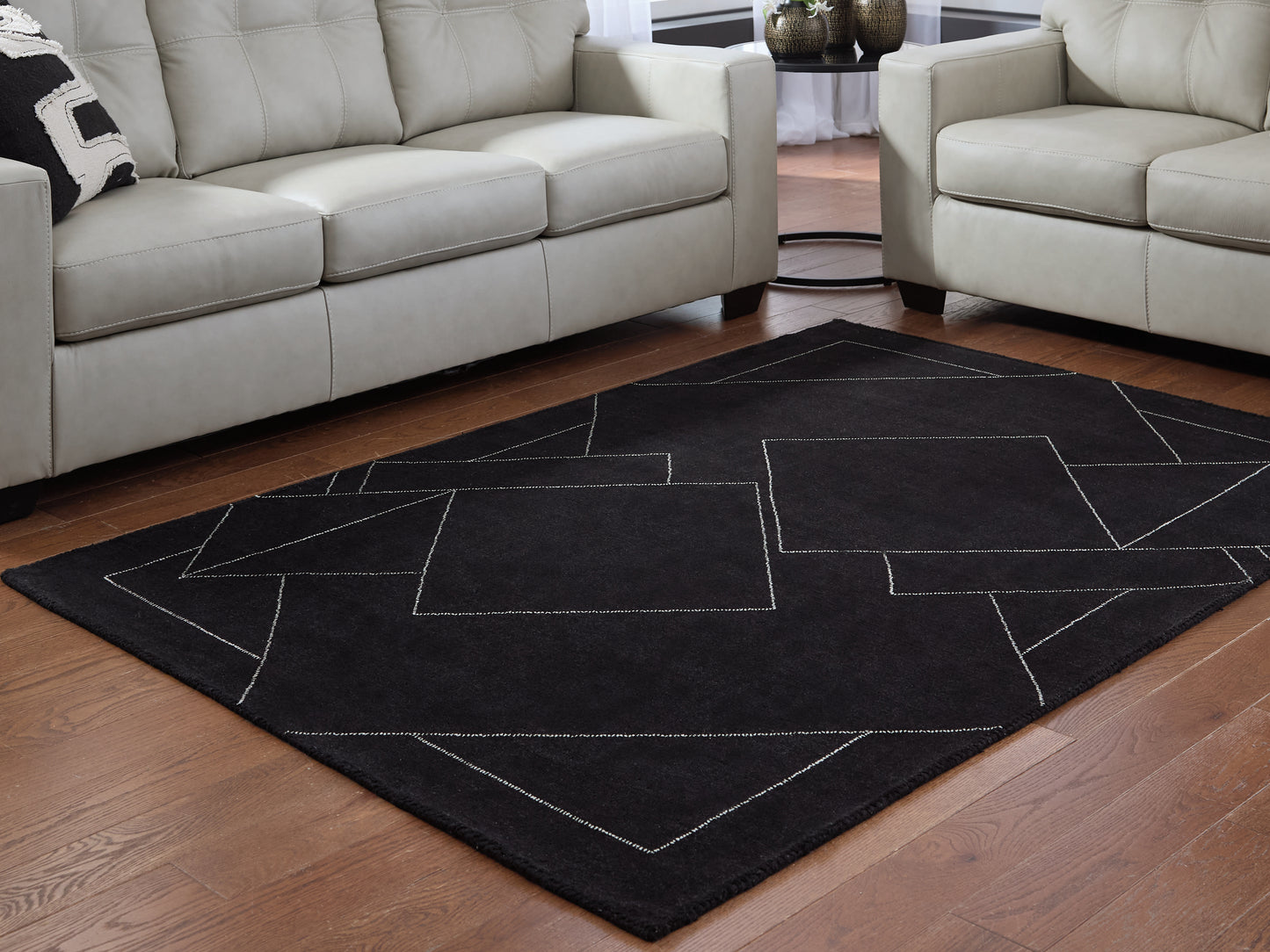 Bradenton Furniture Outlet - Ashley Furniture - Marav Rug - 5' x 7' Area Rug / Black/White - R407532