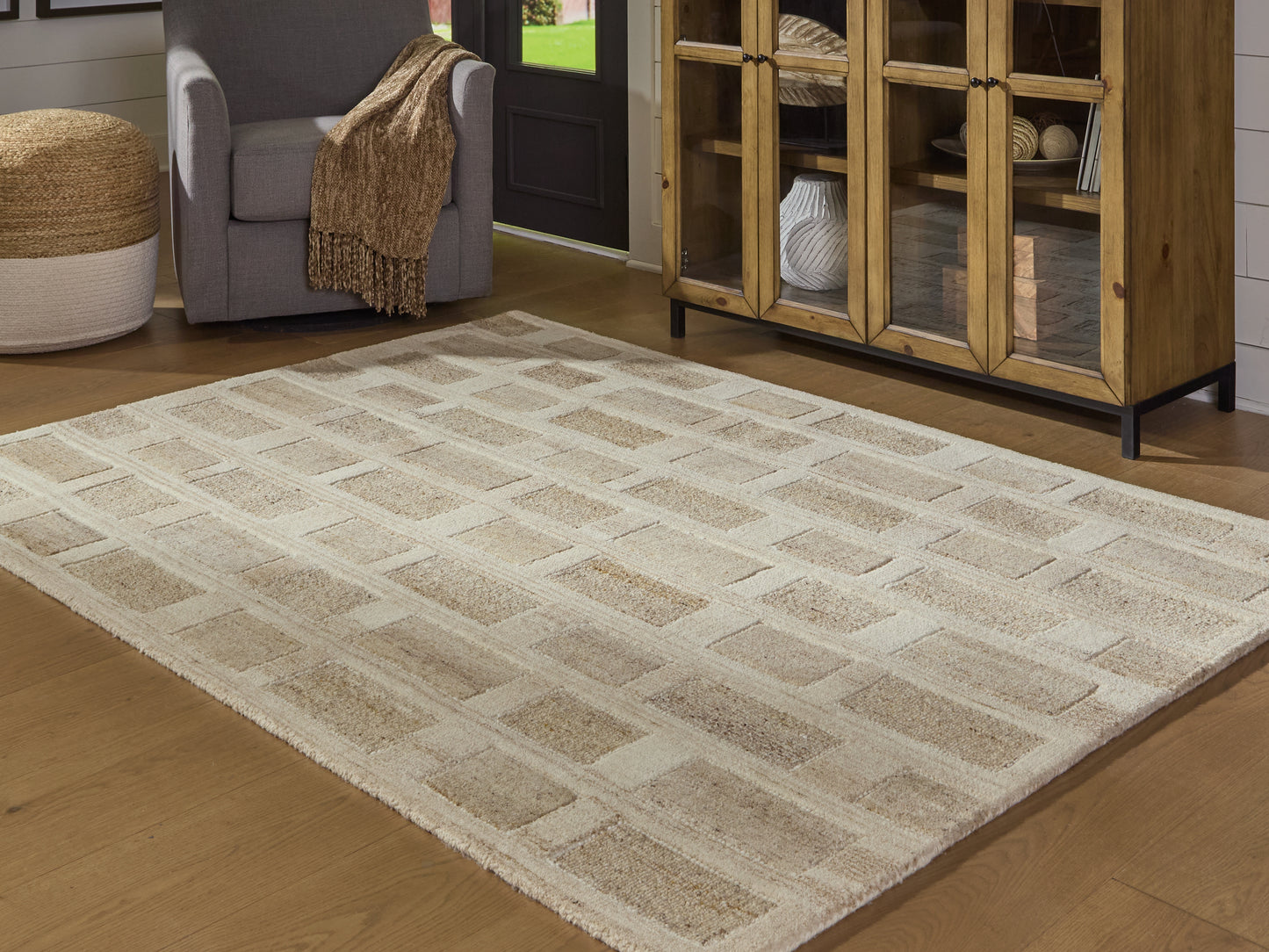 Bradenton Furniture Outlet - Ashley Furniture - Lisgrove Rug - 5' x 7' Area Rug / Tan/Brown/White - R407712