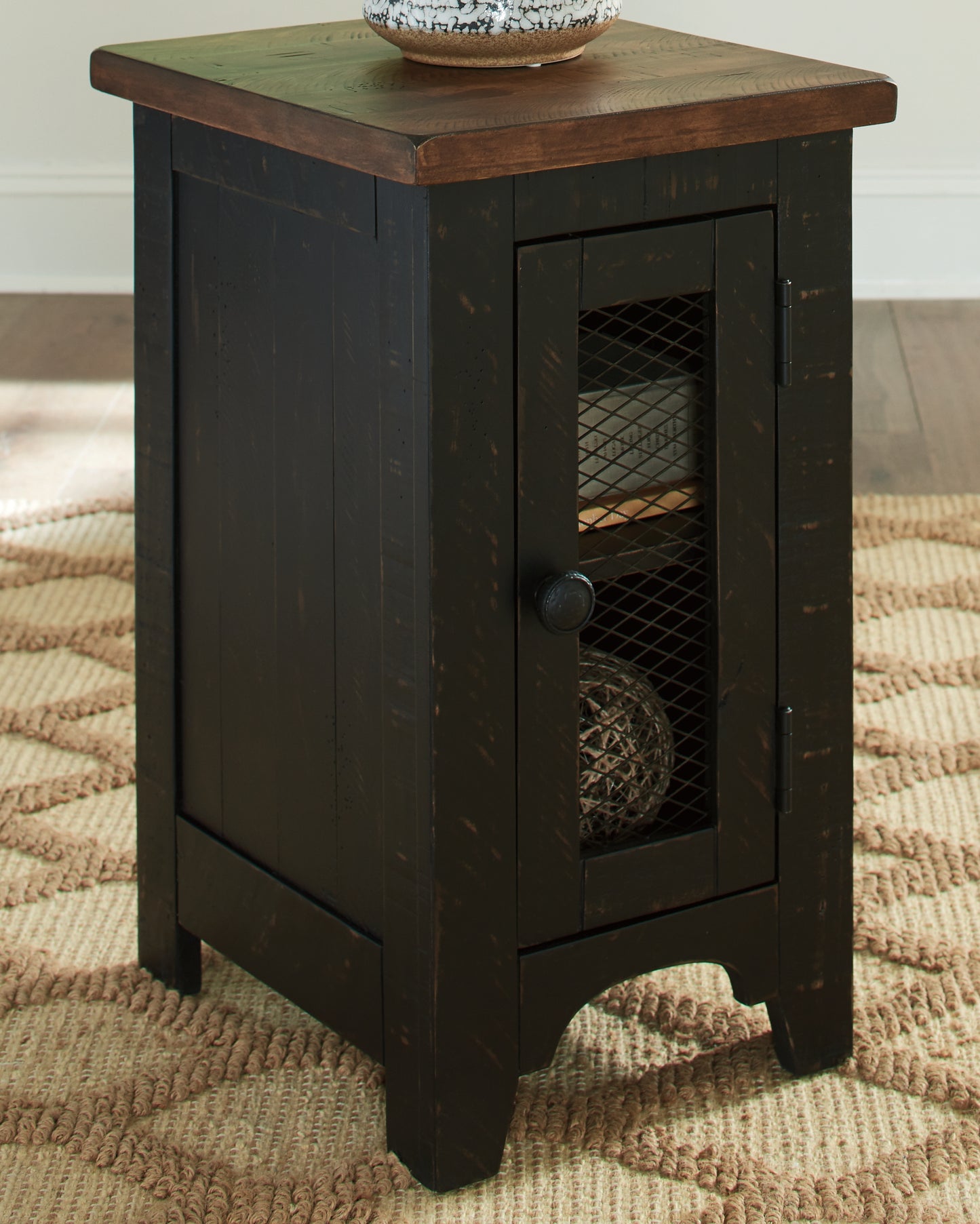 Bradenton Furniture Outlet - Ashley Furniture - Valebeck Chairside End Table - Chair Side End Table / Black/Brown - T468-7