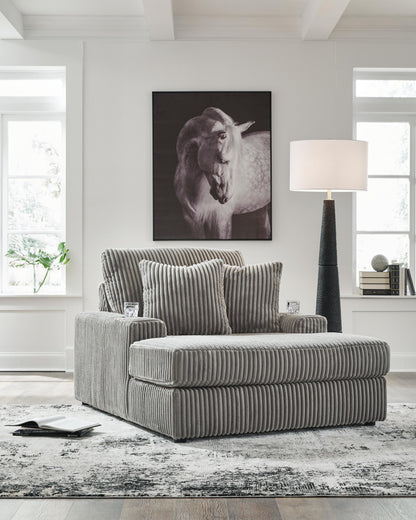 Lindyn Living Room