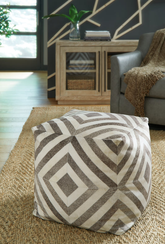 Bradenton Furniture Outlet - Ashley Furniture - Hartselle Pouf - Pouf / Brown - A1000982