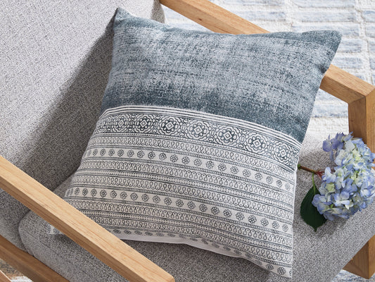Bradenton Furniture Outlet - Ashley Furniture - Harperville Pillows - Pillow (4/CS) / Blue/White - A1001127