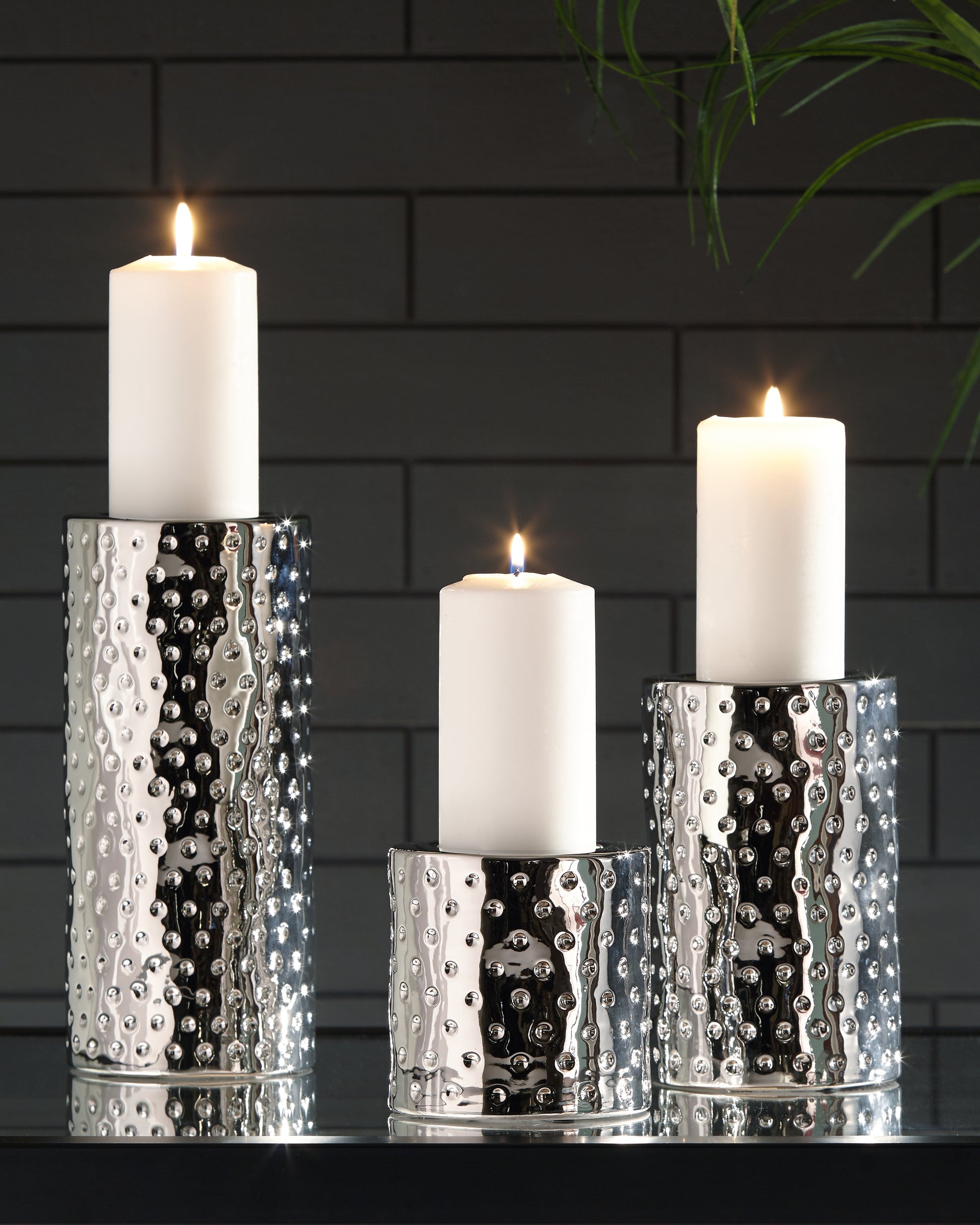 Bradenton Furniture Outlet - Ashley Furniture - Marisa Candle Holder - Candle Holder Set (3/CN) / Silver Finish - A2000460