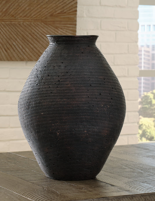 Bradenton Furniture Outlet - Ashley Furniture - Hannela Vase - Vase / Antique Brown - A2000512
