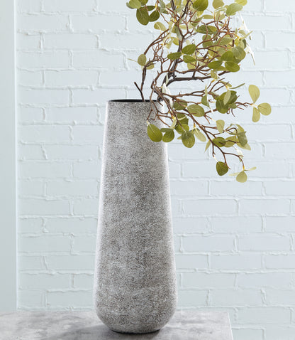 Bradenton Furniture Outlet - Ashley Furniture - Fynn Vase - Vase / Antique White - A2000517