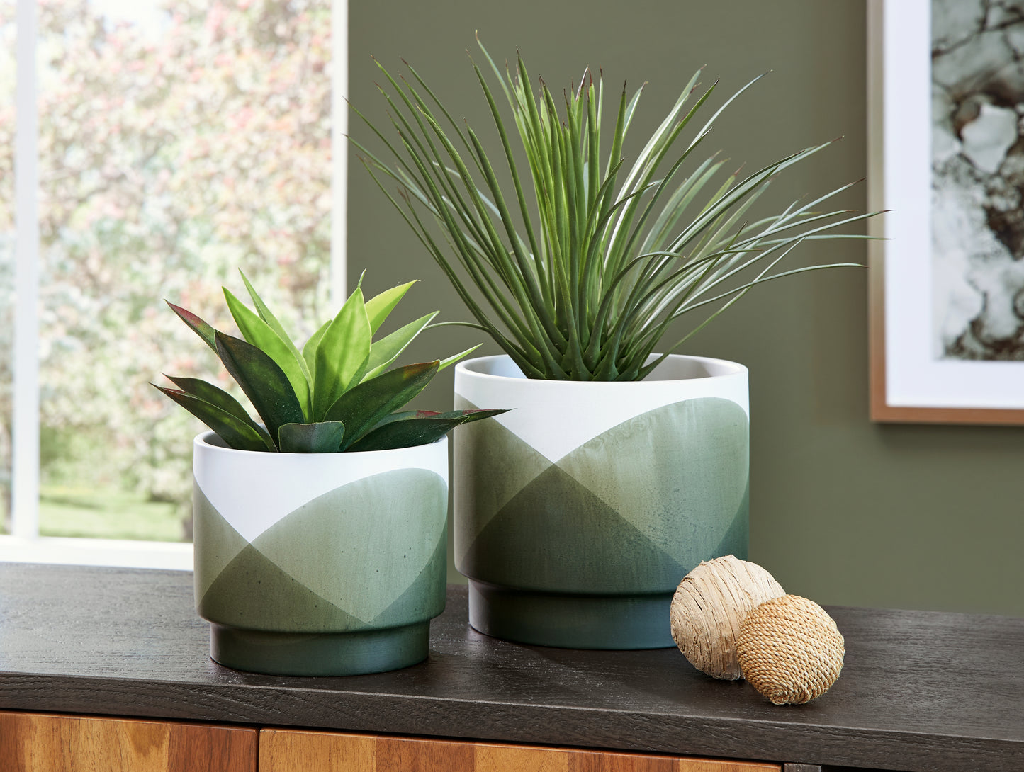 Bradenton Furniture Outlet - Ashley Furniture - Ardenridge Planter (Set of 2) - Planter Set (Set of 2) / Green/White - A2000579