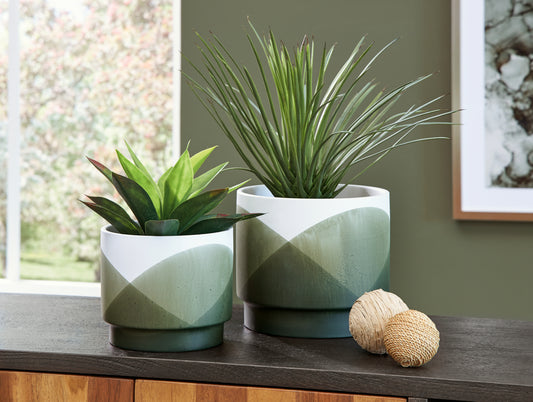 Bradenton Furniture Outlet - Ashley Furniture - Ardenridge Planter (Set of 2) - Planter Set (Set of 2) / Green/White - A2000579