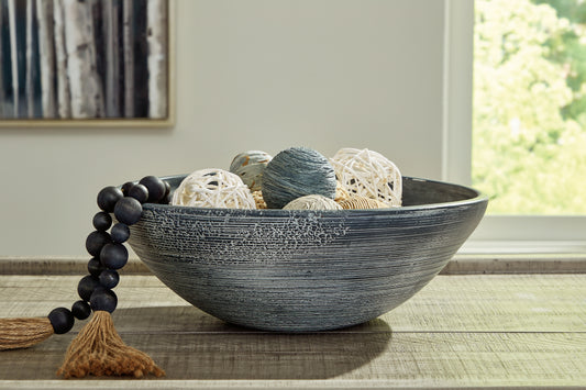 Bradenton Furniture Outlet - Ashley Furniture - Meadie Bowl - Bowl / Distressed White - A2000789
