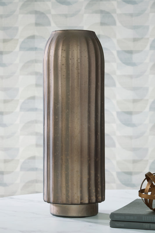 Bradenton Furniture Outlet - Ashley Furniture - Briarcott Vase - Vase / Brown - A2000705
