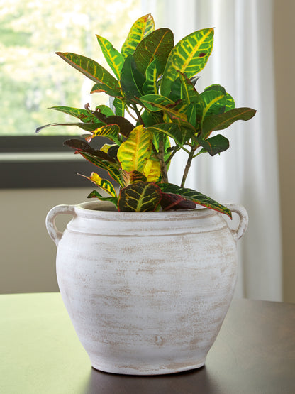 Bradenton Furniture Outlet - Ashley Furniture - Meadie Vase - Vase / Distressed White - A2000787