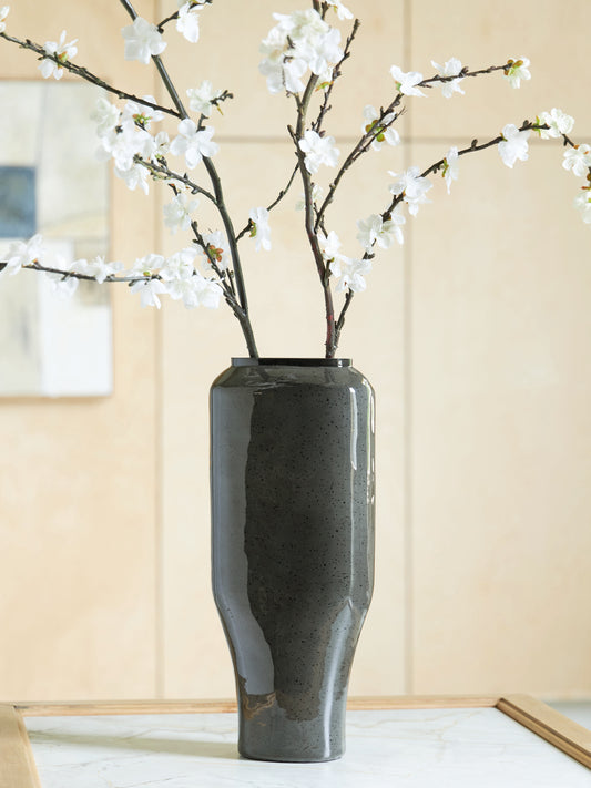 Bradenton Furniture Outlet - Ashley Furniture - Kierlain Vase - Vase / Gray/Black - A2000809