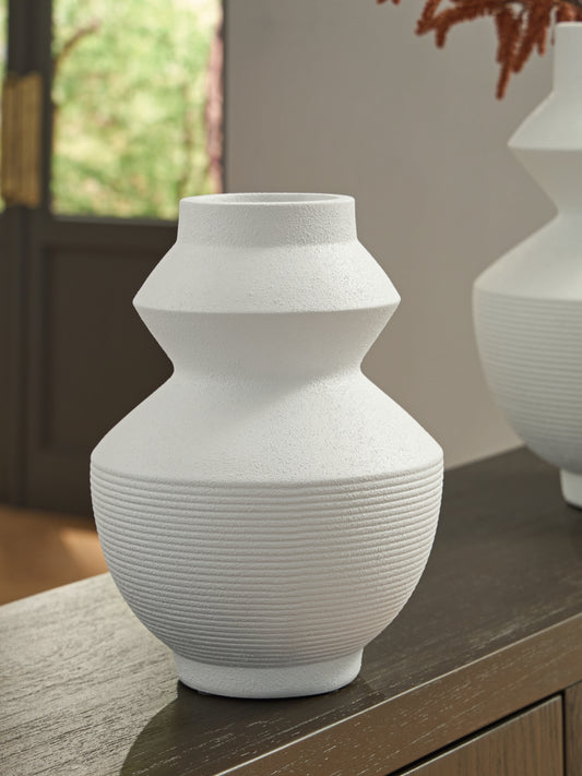 Bradenton Furniture Outlet - Ashley Furniture - Naveen Vase - Vase / White - A2000870