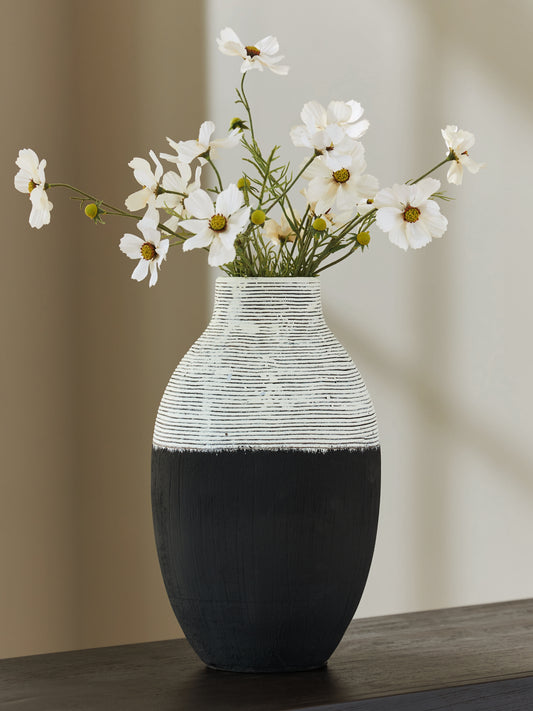 Bradenton Furniture Outlet - Ashley Furniture - Girtha Vase - Vase / Antique White/Black - A2000876