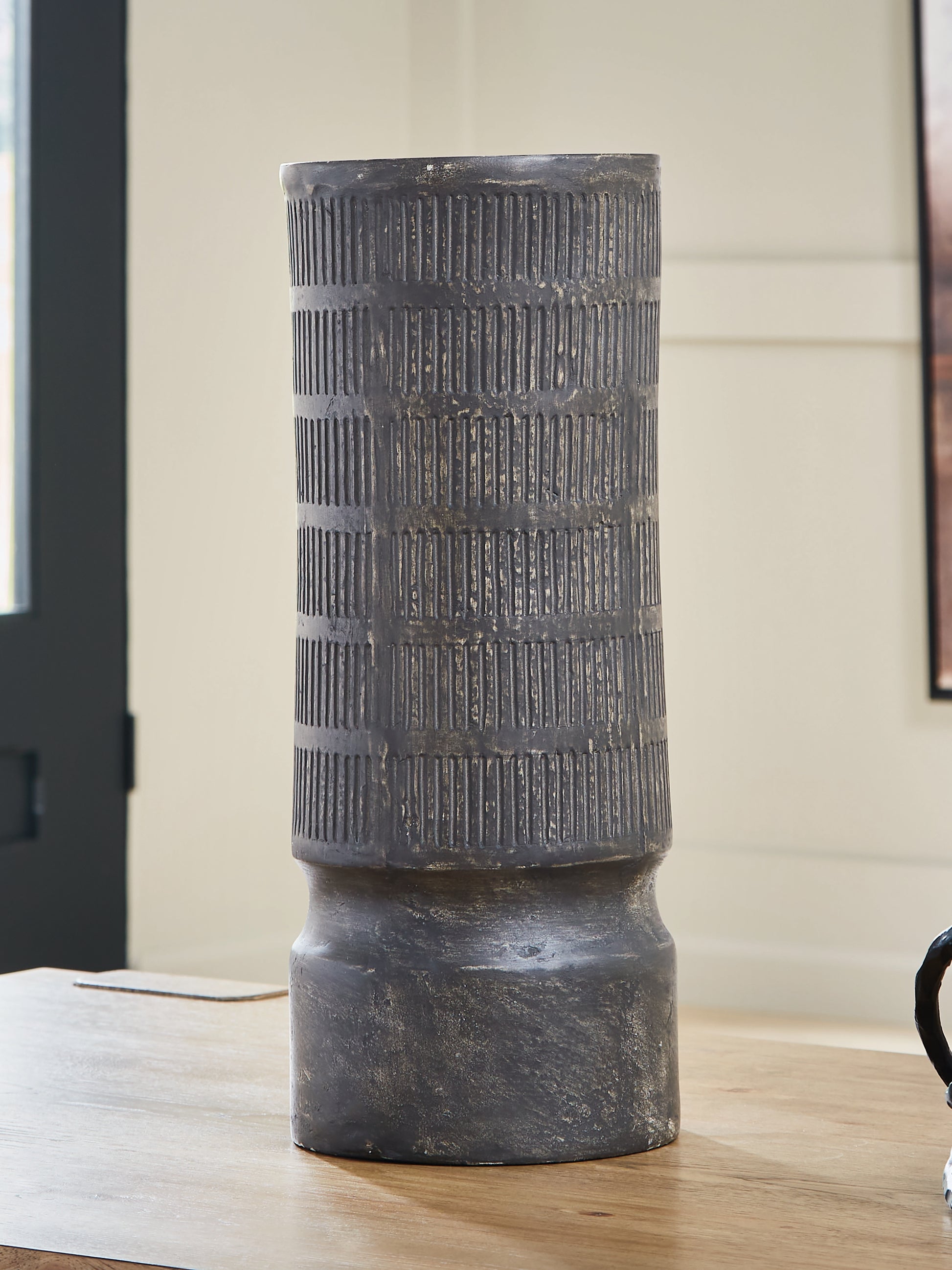 Bradenton Furniture Outlet - Ashley Furniture - Beninworth Vase - Vase - A2000879