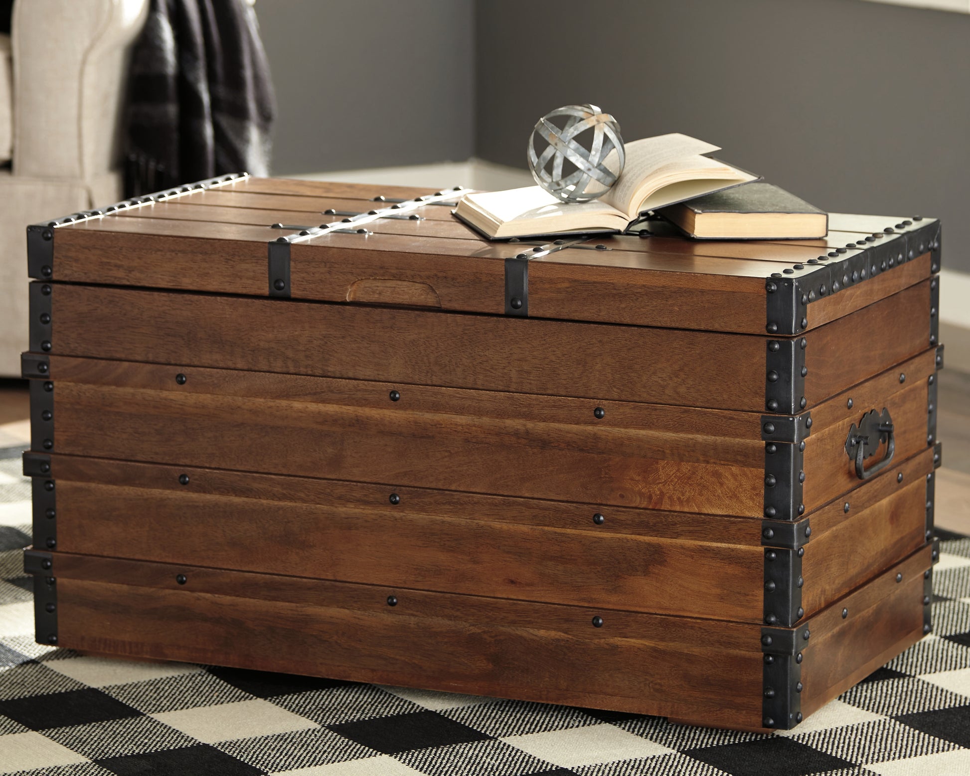 Bradenton Furniture Outlet - Ashley Furniture - Kettleby Storage Trunk - Storage Trunk / Brown - A4000096