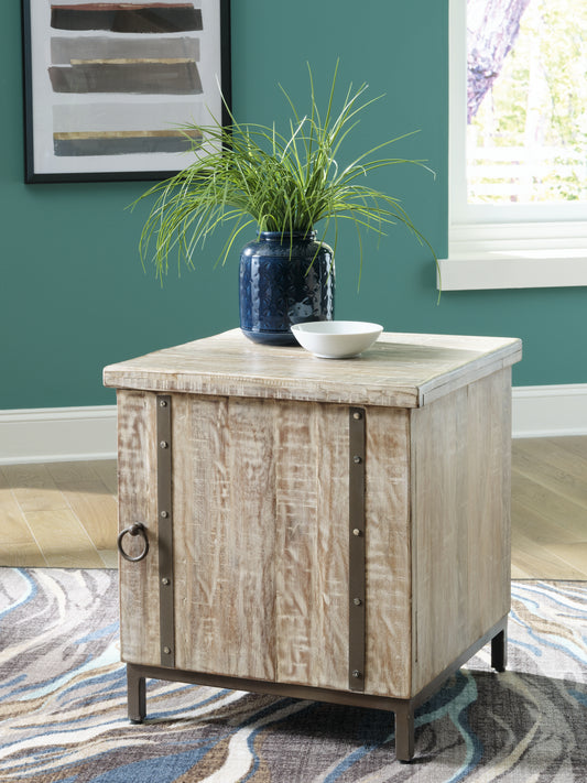Bradenton Furniture Outlet - Ashley Furniture - Laddford Accent Cabinet - Accent Cabinet / Whitewash - A4000506