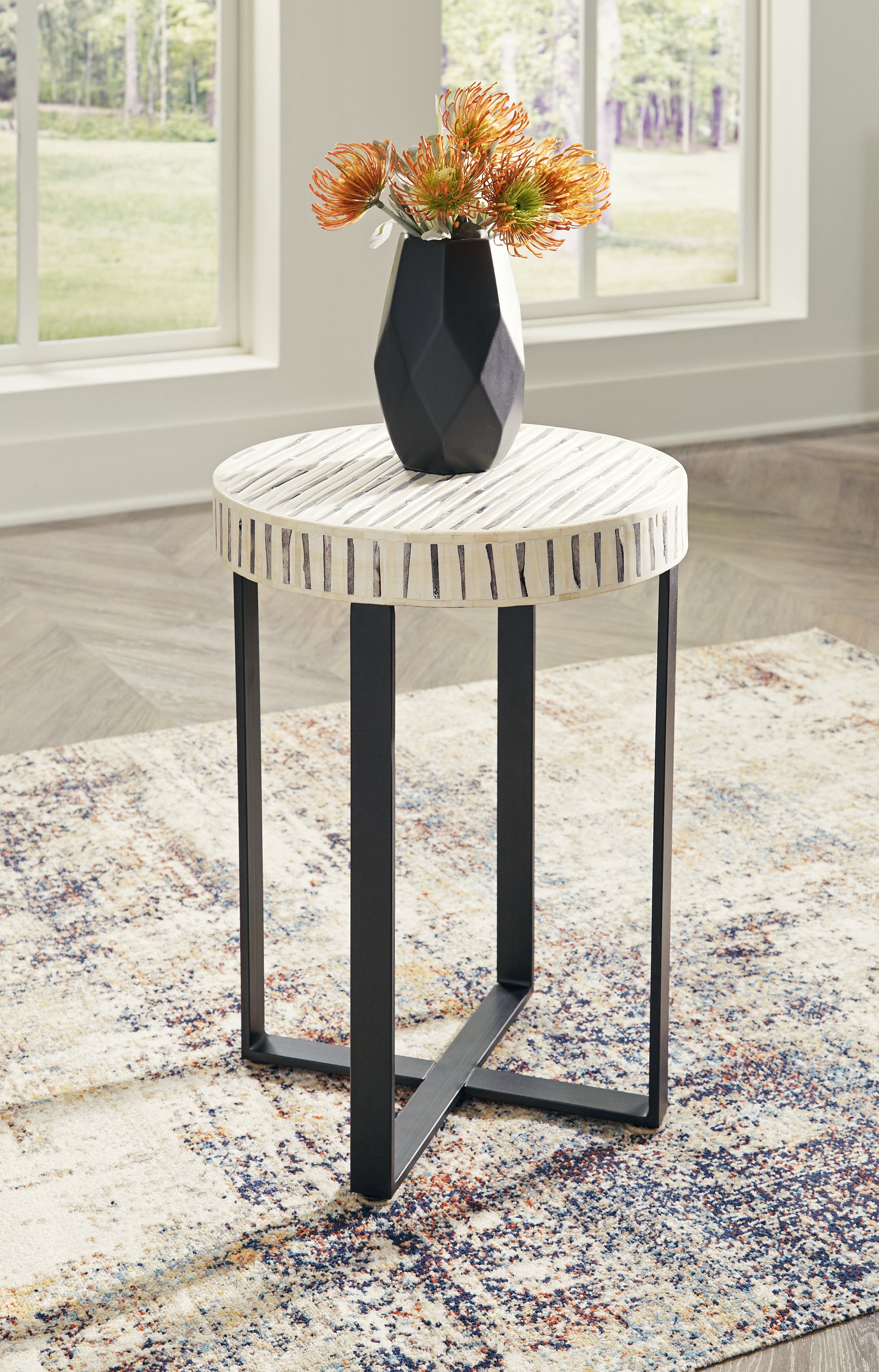 Bradenton Furniture Outlet - Ashley Furniture - Crewridge Accent Table - Accent Table / Black/Cream - A4000530