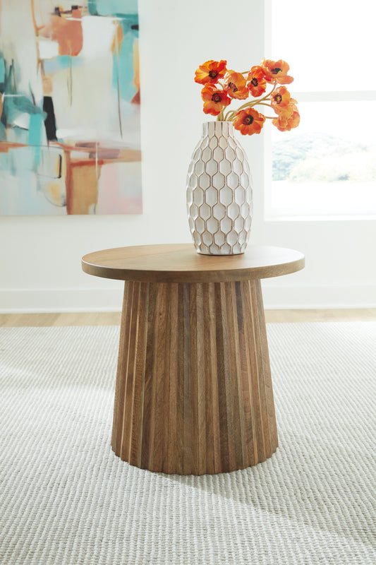 Bradenton Furniture Outlet - Ashley Furniture - Ceilby Accent Table - Accent Table / Black - A4000603
