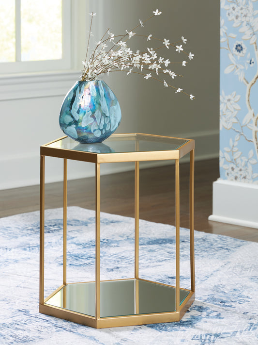 Bradenton Furniture Outlet - Ashley Furniture - Veerwick Accent Coffee Table - Accent Cocktail Table / Gold Finish - A4000661