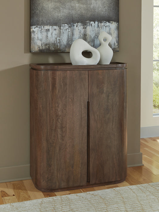 Bradenton Furniture Outlet - Ashley Furniture - Landermont Bar Cabinet - Bar Cabinet / Medium Brown - A4000697