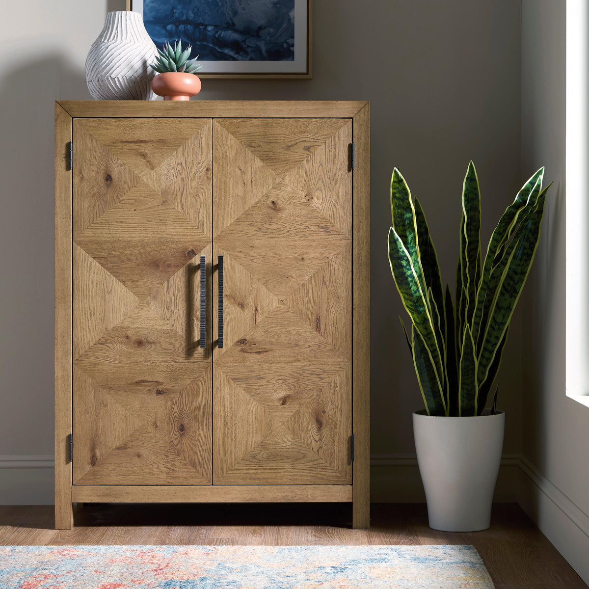 Bradenton Furniture Outlet - Ashley Furniture - Clayburns Bar Cabinet - Bar Cabinet - A4000744