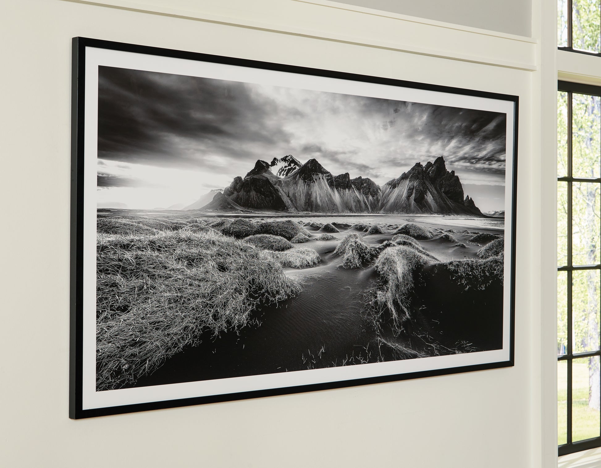 Bradenton Furniture Outlet - Ashley Furniture - Delstone Wall Decor - Wall Art / Black/White - A8000424