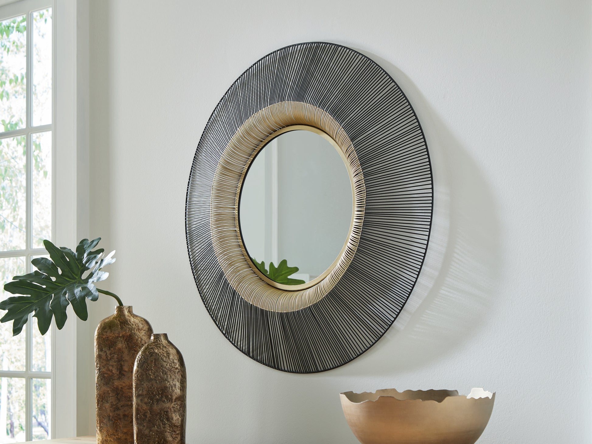 Bradenton Furniture Outlet - Ashley Furniture - Dallmen Mirror - Accent Mirror / Black/Gold Finish - A8010407