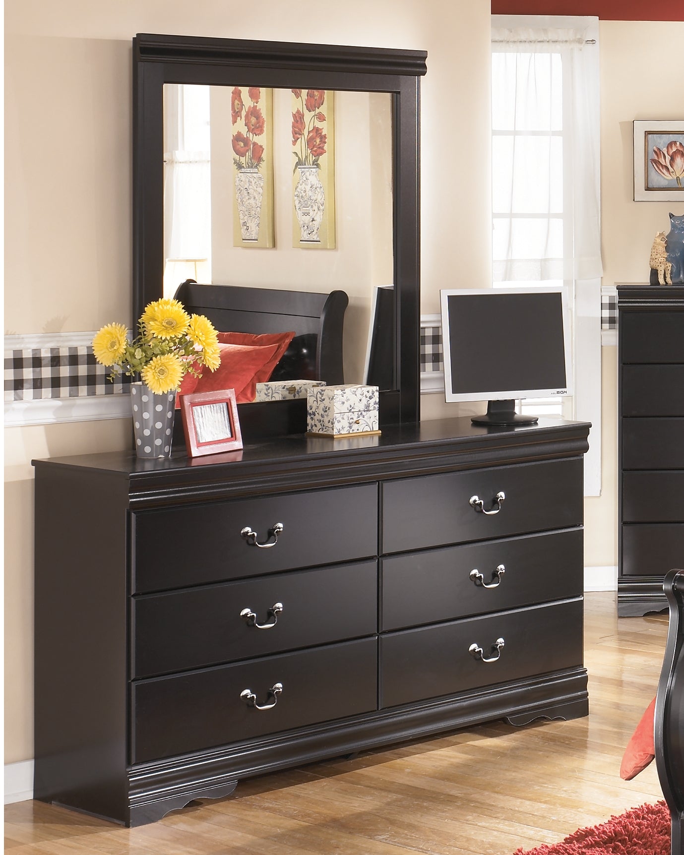 Bradenton Furniture Outlet - Ashley Furniture - Huey Vineyard Bedroom - Dresser and Mirror / Black - B128B1