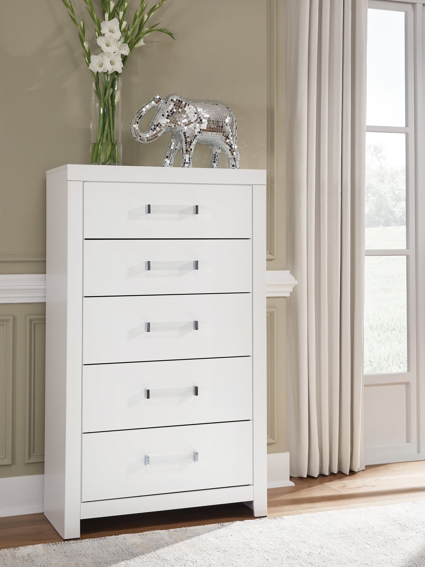 Bradenton Furniture Outlet - Ashley Furniture - Maeling Bedroom - Five Drawer Chest / White - PCB1119-46