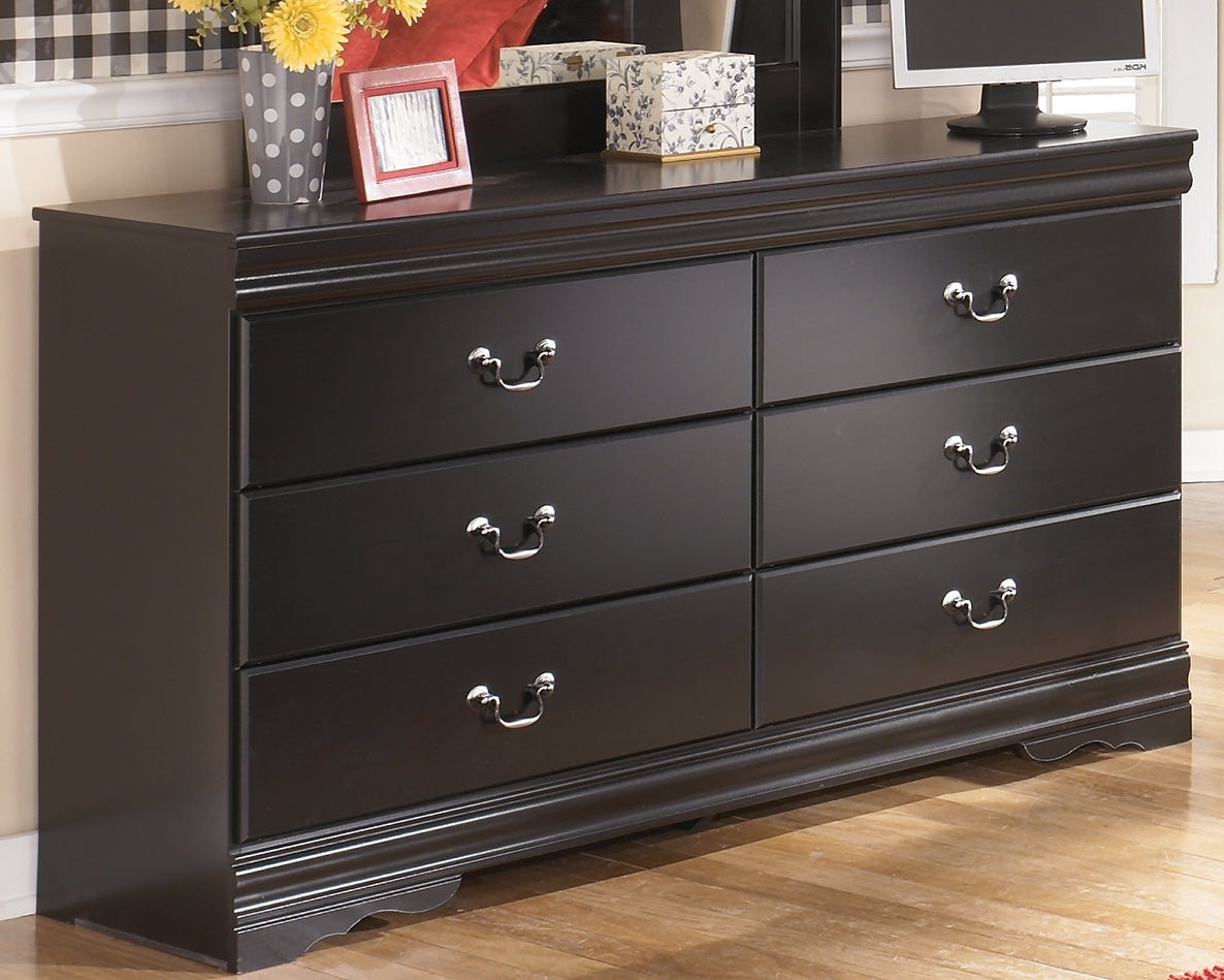 Bradenton Furniture Outlet - Ashley Furniture - Huey Vineyard Bedroom - Six Drawer Dresser / Black - B128-31