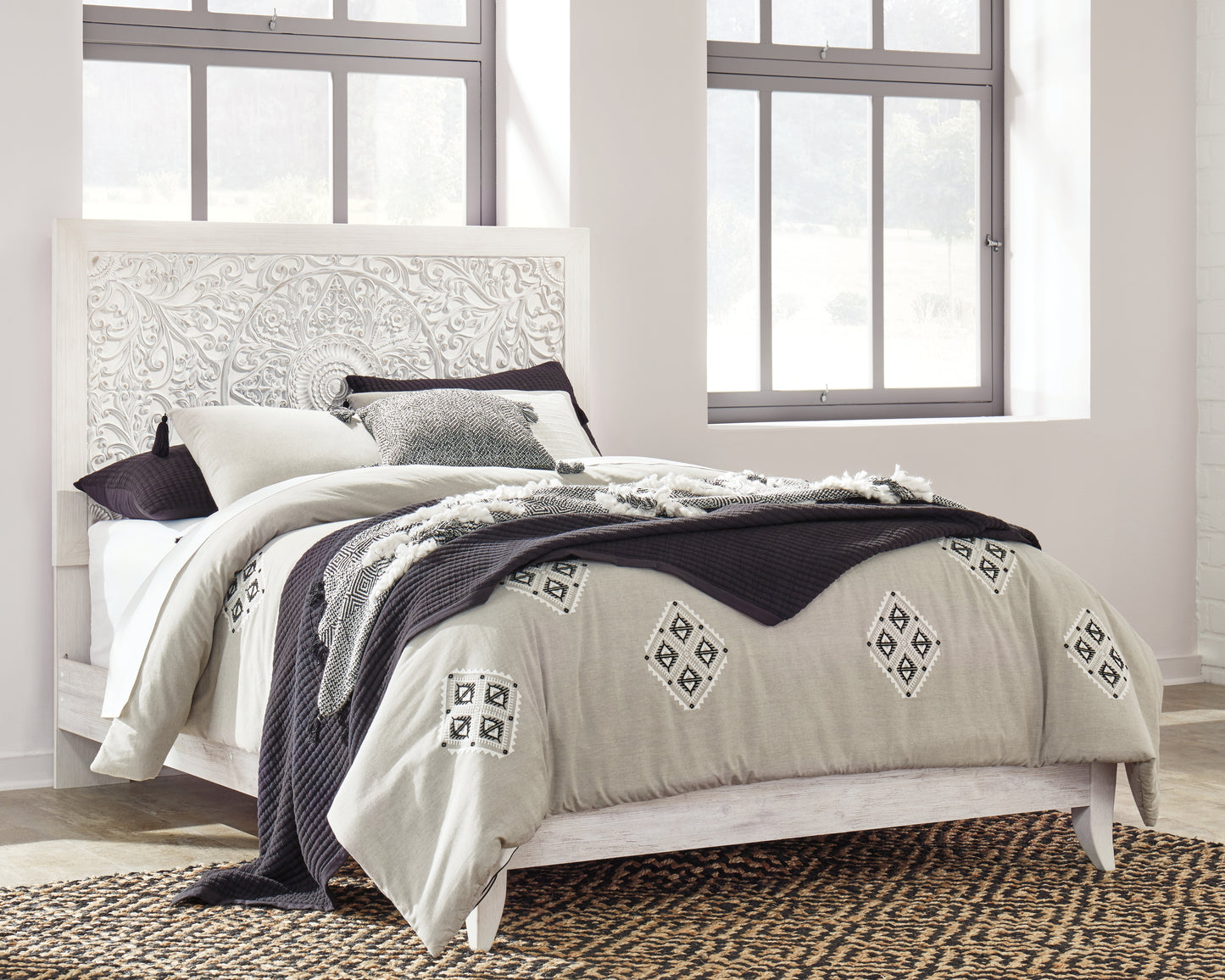 Bradenton Furniture Outlet - Ashley Furniture - Paxberry Bedroom - Queen Panel Bed / Whitewash - B181B6