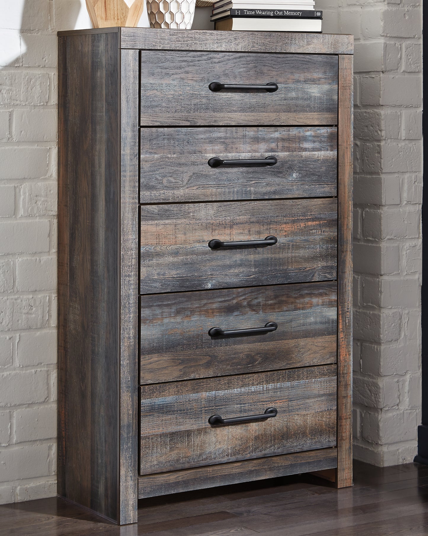 Bradenton Furniture Outlet - Ashley Furniture - Drystan Bedroom - Five Drawer Chest / Multi - B211-46