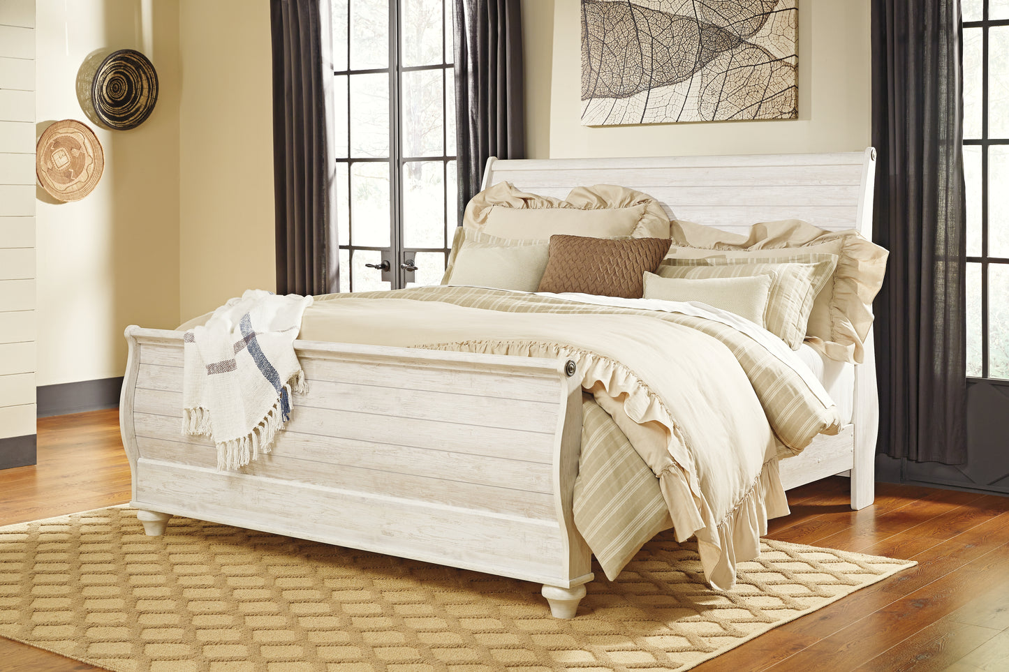Bradenton Furniture Outlet - Ashley Furniture - Willowton Bedroom - Queen Sleigh Bed / Whitewash - B267B4